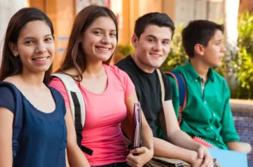 Estudiantes de la licenciatura en marketing digital en México
